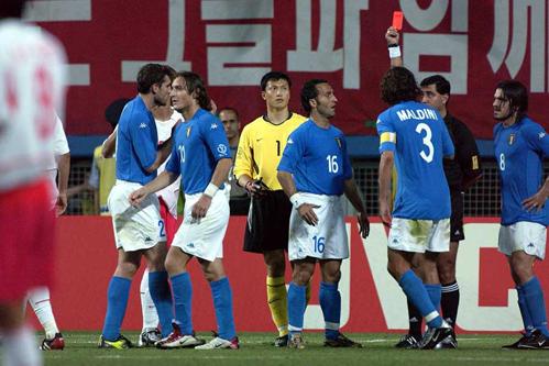 2002年ワールドカップ韓国審判の偉大なる功績